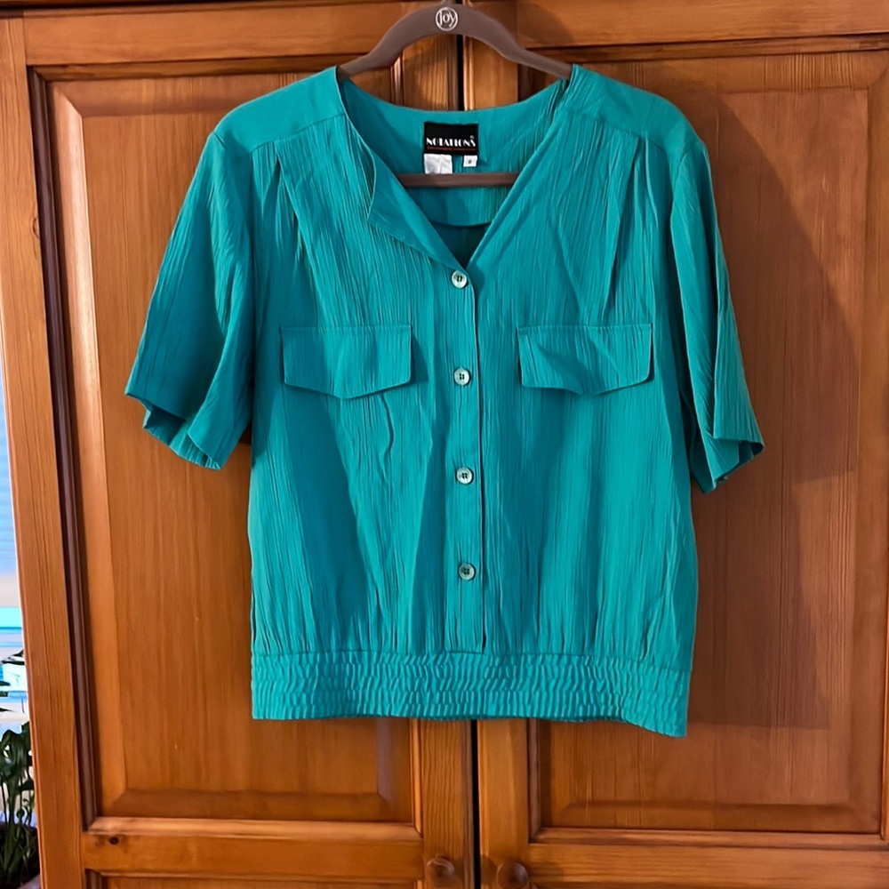 Notations size 8 green shirt banded bottom good condition